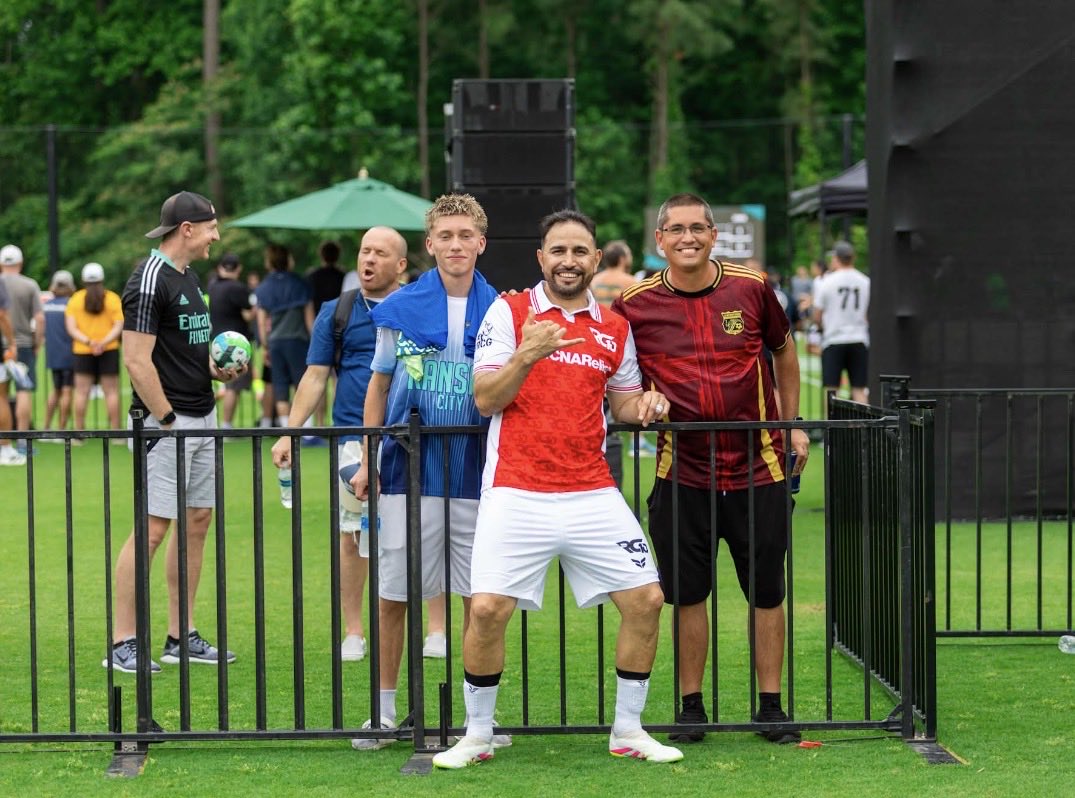 CoachJesseD's tweet photo. @KCComets found some familiar faces while we enjoy a little bit of soccer @TST7v7 https://t.co/UHvX8RoJiM