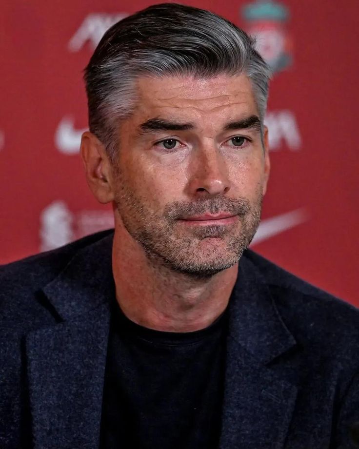 Sims_LFC's tweet photo. What is his job? https://t.co/jAmvsudXtp