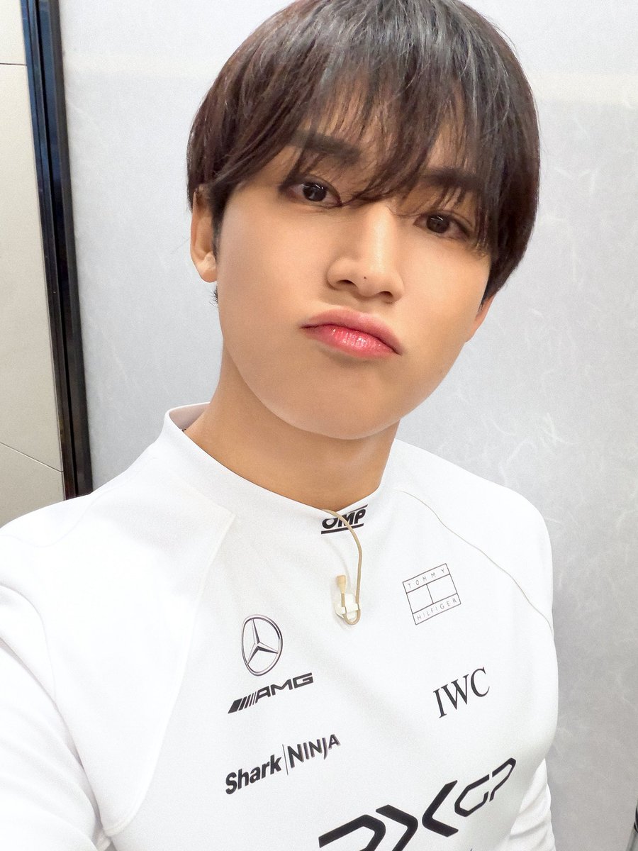 Whvpq's tweet photo. 훈련병과 같이 잣뺑이 치고 복귀한 이훈지상뱀.. 군화 끈 풀고 피로한 발 좀 쉬어주며 잠깐 앉아 있으려 했는데 바스락 바스락 주머니에 아까 누가 먹으라고 준 촉오파이가 걸리적 거리네ㅜ 딱히 먹지도 않는거라 대충 던져두..려다 문득 밈구 생각나서 옆에 있던 훈련병한테 걍 쥐어줄듯ㅜ https://t.co/9aEMPNIJQj