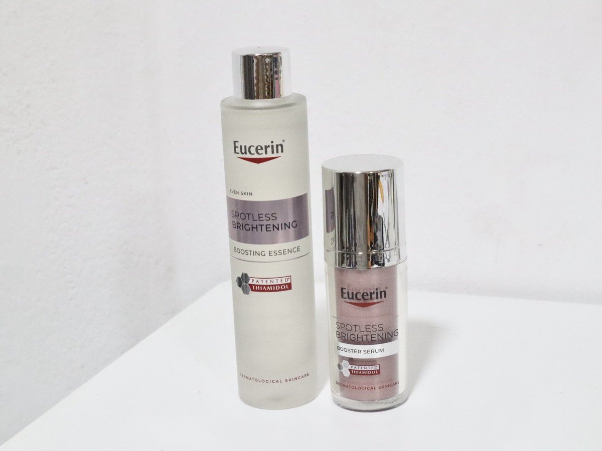 yingpeereview's tweet photo. ผิวละเอียดขึ้น ฝ้าแดดจางลงตั้งแต่ใช้คู่นี้ทุกวันเช้าเย็น  Eucerin Spotless Brightening ที่มีไทอามิดอล สารไบรท์เทนนิ่งที่เก่งสุดละในตลาดตอนนี้ หมอผิวหนังก็แนะนำให้ใช้ เริ่มลงน้ำตบก่อนผิวใสฉ่ำมากก ตามด้วยตัวบูสเตอร์เซรั่มนี่ตัวเอกเรื่องลดฝ้าเลย นี่เคยใช้เซรั่มมาขวดนึงแล้วนะก็ว่าลดฝ้าเริ่ดแล้วนะ ยิ่งตรงบริเวณร่องแก้มอ่ะที่ฝ้าชัดๆ โบกคู่นี้มา 3 วันมันก็จางลง ทำถึงเกิน ใช้คู่กันฝ้าแดดจากลงไว ผิวใสสุดๆคือ แล้วผิวเนียนทั้งหน้าเลย ไอเลิ้ป
