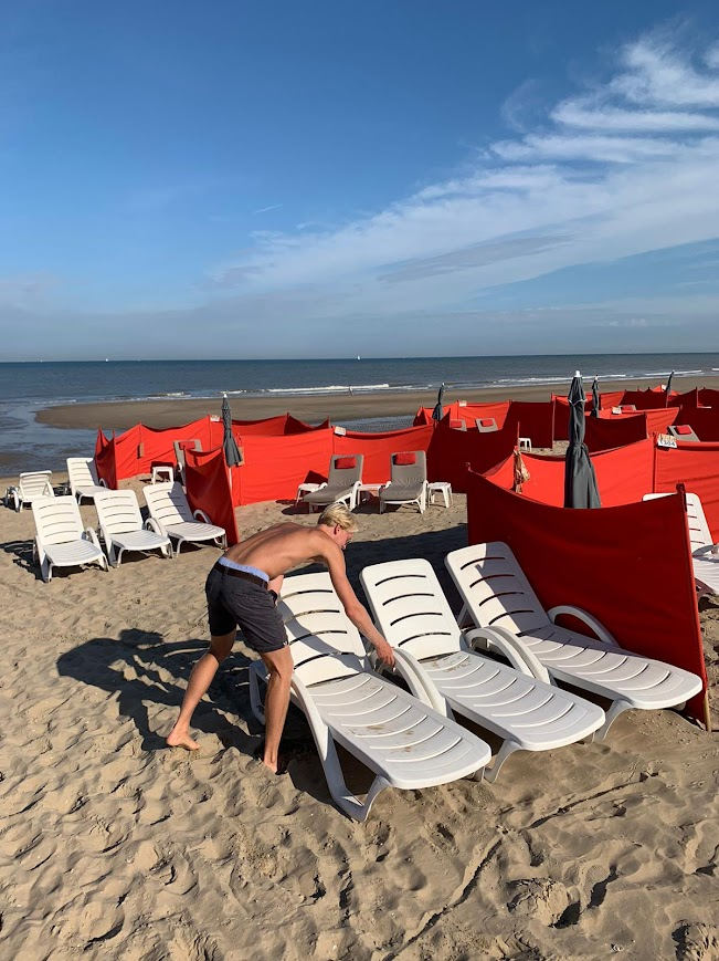 robdebadman's tweet photo. Goedemorgen, vandaag/vrijdag warm, weinig wind, een afwisseling van zon &amp; wolken.  De kans op een plaatselijke bui is in het binnenland veel groter dan aan de kust, maar helaas kan ik het voor de kust niet uitsluiten. https://t.co/TDaHCR4qjo