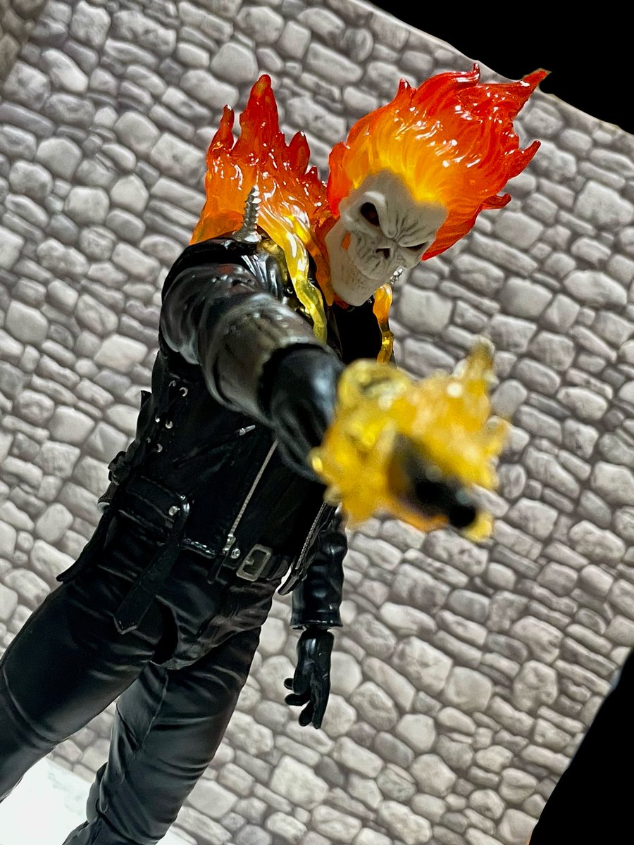 figfigfigaan's tweet photo. 【MAFEX/マーベルレジェンド ゴーストライダー（カスタム）】
ソードオフショットガンにエンチャントファイア🔥

武器に炎エフェクトつけるの楽しすぎるんだよな… https://t.co/RdScDuuD5Q
