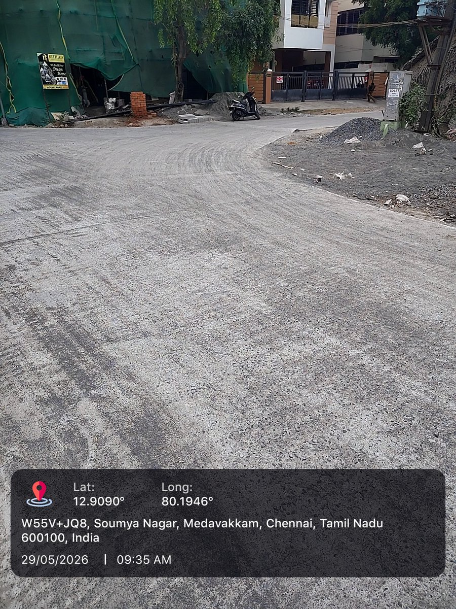 connectasho's tweet photo. I want to inform you of a serious safety hazard &amp; dust pollution regarding the newly constructed cement road at Soumya and Radha nagar, Perumbakkam.
While we appreciate the new road, the finishing work was left incomplete. 

Thread 1.

@chennaicorp https://t.co/Pk23bPXUlR