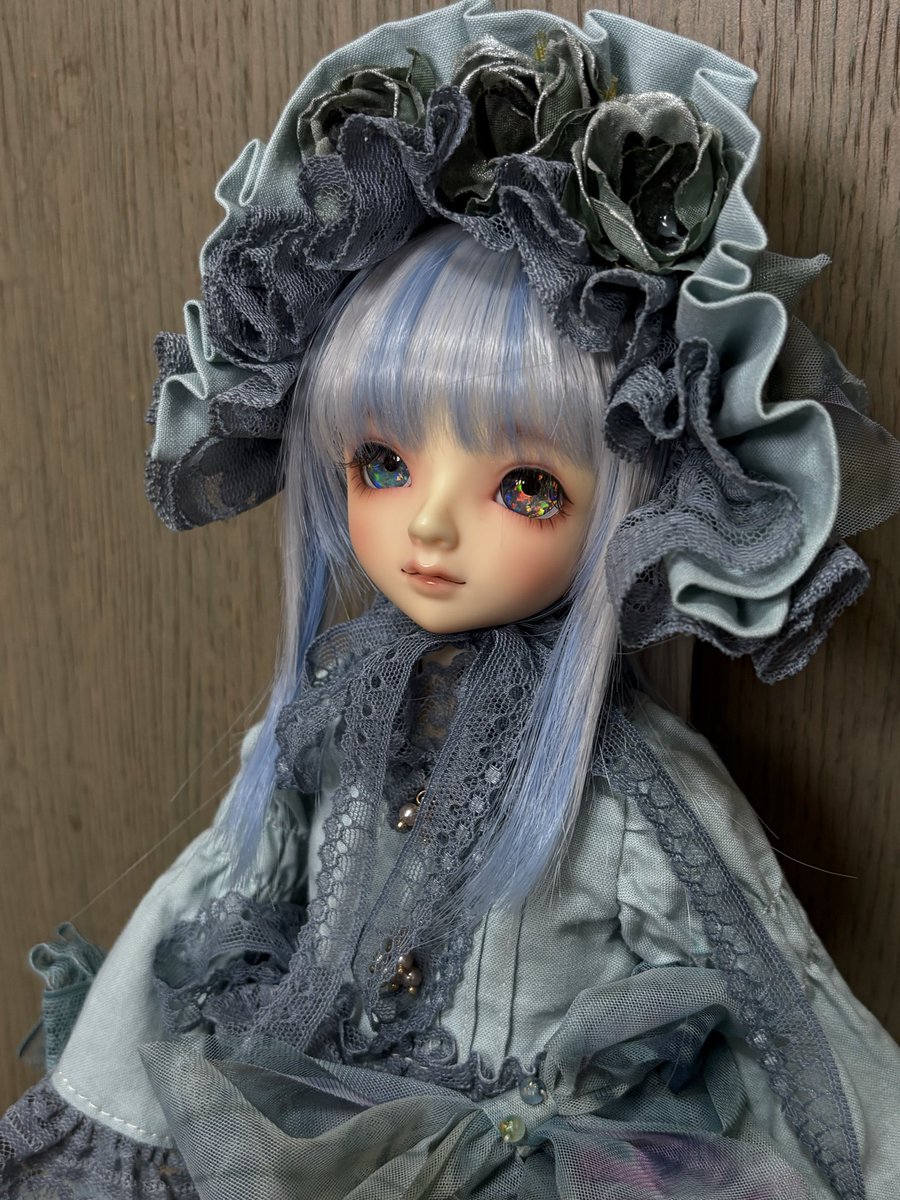 mira_dool's tweet photo. Lumi`ereに新しいドレスです♪

少女計画アイ様(@SKDoll_official )の鉱物アイに合わせて幻想的なドレスを作って下さいました
おめめキラキラ過ぎて本当綺麗過ぎます

ドレスはいつもお世話になっておりますHOWAFUWA様(@xhowafuwax)です

靴を少し合うように変えたいですね
でもLumi`ere可愛いですっ https://t.co/8hbHjjZpqv