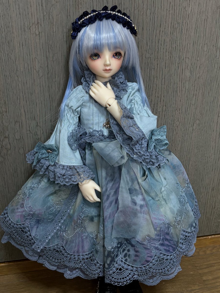 mira_dool's tweet photo. Lumi`ereに新しいドレスです♪

少女計画アイ様(@SKDoll_official )の鉱物アイに合わせて幻想的なドレスを作って下さいました
おめめキラキラ過ぎて本当綺麗過ぎます

ドレスはいつもお世話になっておりますHOWAFUWA様(@xhowafuwax)です

靴を少し合うように変えたいですね
でもLumi`ere可愛いですっ https://t.co/8hbHjjZpqv