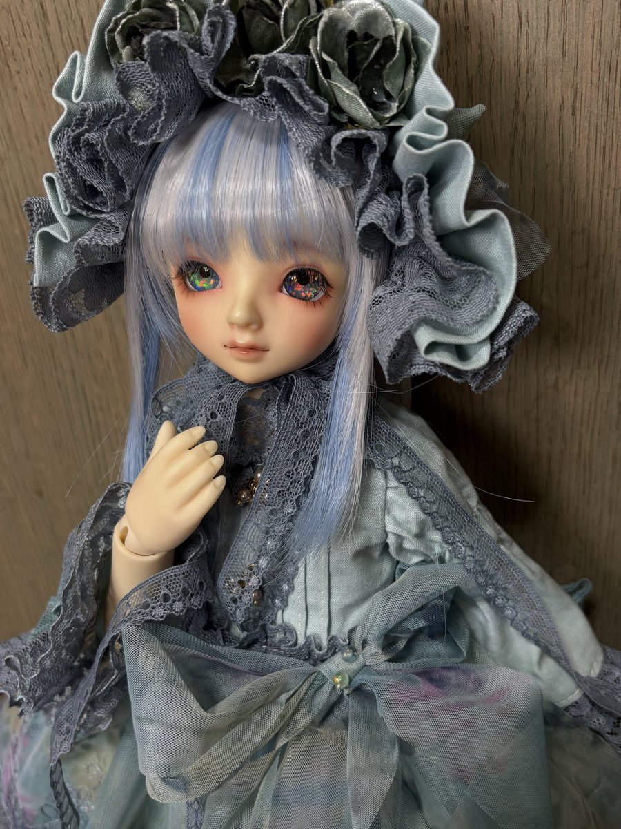 mira_dool's tweet photo. Lumi`ereに新しいドレスです♪

少女計画アイ様(@SKDoll_official )の鉱物アイに合わせて幻想的なドレスを作って下さいました
おめめキラキラ過ぎて本当綺麗過ぎます

ドレスはいつもお世話になっておりますHOWAFUWA様(@xhowafuwax)です

靴を少し合うように変えたいですね
でもLumi`ere可愛いですっ https://t.co/8hbHjjZpqv