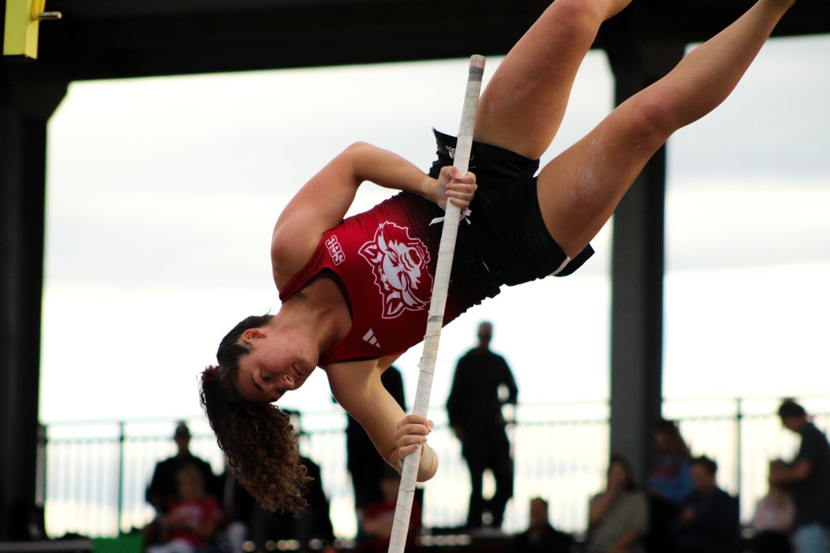 ASTATETRACK's tweet photo. RESULTS | W Pole Vault

21. Carly Pujol - 4.08m (13-4.50)

📺 https://t.co/O5jaTHOkj2
📊 https://t.co/Wknx5CPlBX
🏆 https://t.co/7GVP85GUWu

#WolvesUp https://t.co/CAV8zdwHGo