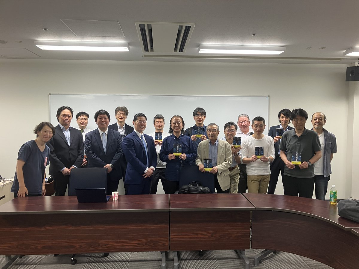 jarefe20's tweet photo. 昨日（5/28）、JAREFE+JAROS合同「Rael×AI研究会」第２回が青山学院大学ABSで開催されました テーマは『データセンター・ビジネスの最前線』講師：杉浦日出夫氏 （株式会社RSI 代表取締役　）
貴重なご講演と活発な質疑応答で盛況におわりました！ https://t.co/87R9iBNgwD