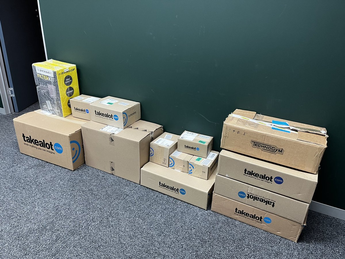 selfstyledking's tweet photo. Whips and chains excite Rihanna. Boxes at @Rovertlogistics excite me. https://t.co/GJZ4eqlqsy