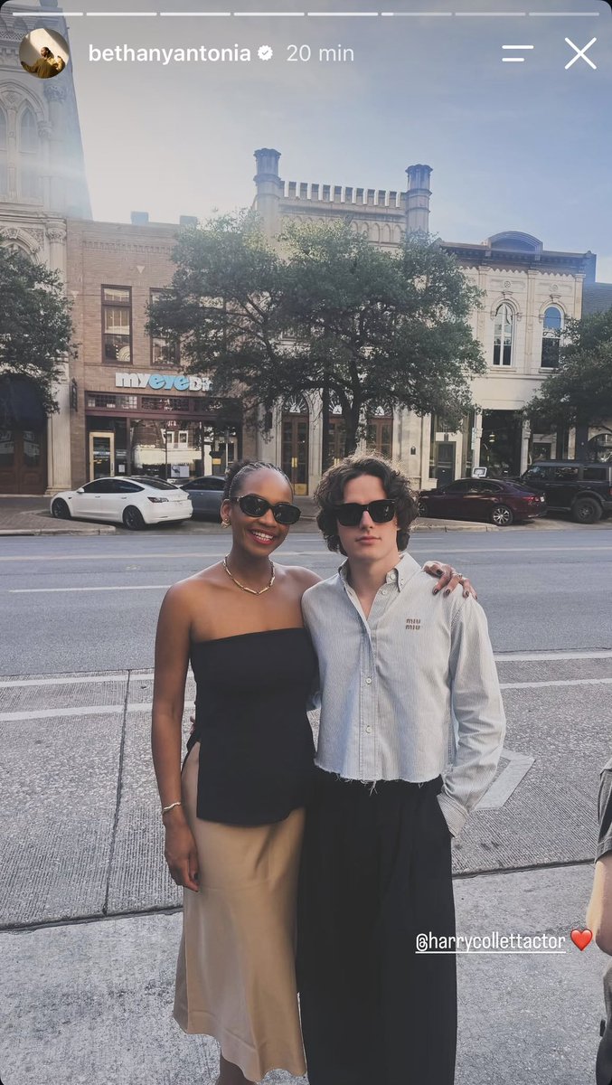 IsJustMeSe's tweet photo. Baby’s are back together 😭💖 https://t.co/RubzHnm0P9