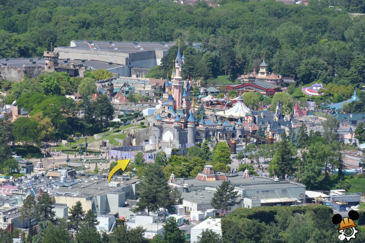 DLPWorks's tweet photo. [Analysis] 🚧 Update on Sleeping Beauty Castle Bridge Refurbishment!

➡️ Behind the tarps displaying the Castle's design, work continues with the removal of the bridge's decking!
➡️ Fountains & other technical elements will remain deactivated during the project, currently scheduled to continue until September at #DisneylandParis.