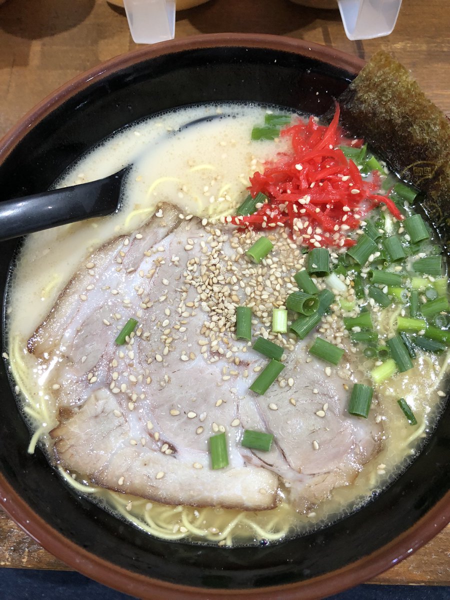 病院頑張ったねご褒美ラーメン700円チャーシューがデカ過ぎる 