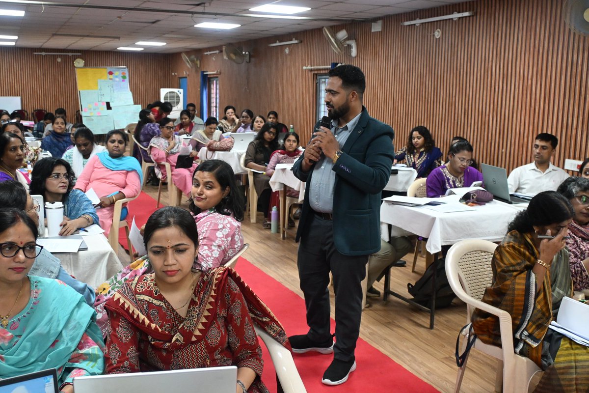 apsprtcbangalor's tweet photo. Transforming learning with the power of AI — making classrooms smarter, interactive, and future-ready.
#ai 
#apsprtc https://t.co/nGapWk7gfu