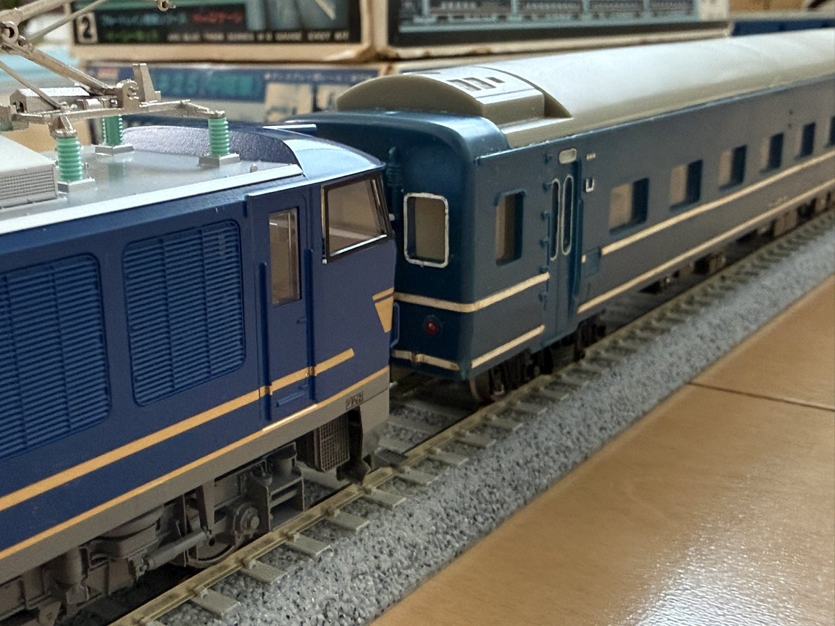 ryu_783's tweet photo. 20年前に頂いたARIIのブルートレインシリーズ。当時1両1000円以下とお手軽にHOゲージが楽しめました。 https://t.co/0879BE5nvP