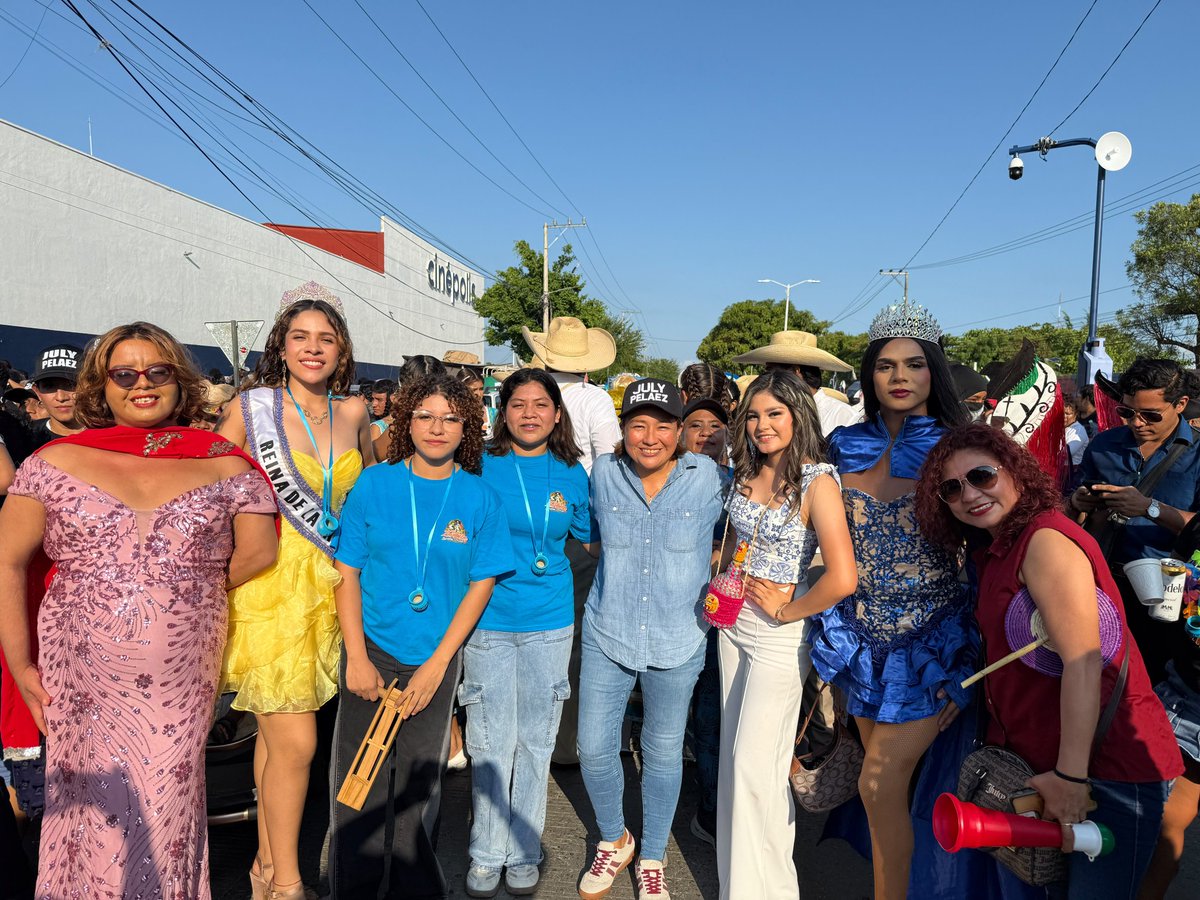 VictorianoJuly's tweet photo. Asistí al pendón de la colonia Emiliano Zapata 2026. #Acapulco 

#Regidora en movimiento 
#July https://t.co/2Kvxp40NI2