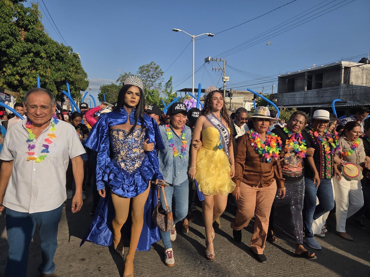 VictorianoJuly's tweet photo. Asistí al pendón de la colonia Emiliano Zapata 2026. #Acapulco 

#Regidora en movimiento 
#July https://t.co/2Kvxp40NI2