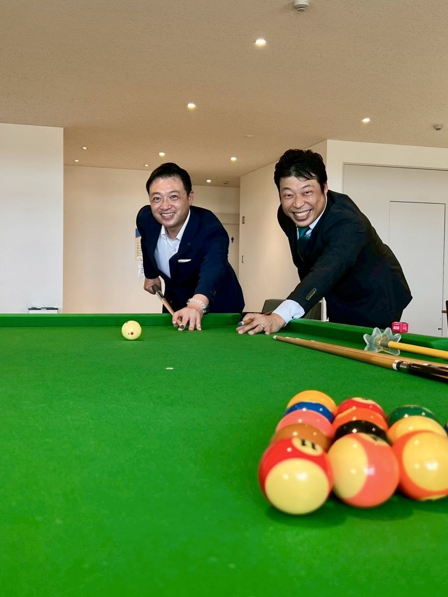 fuke_m's tweet photo. 吉村 貴大様より、市民交流センター「wakka」にビ��ヤード台一式を寄贈いただきました。ありがとうございます！
施設の由来である「わっか」のように、子どもたちからご年配の方まで多世代が自然と集い、笑顔で交流を深める温かい空間づくりをさらに推進していきます！
#柏原市 #wakka #ビリヤード https://t.co/mm1rOOmgE1