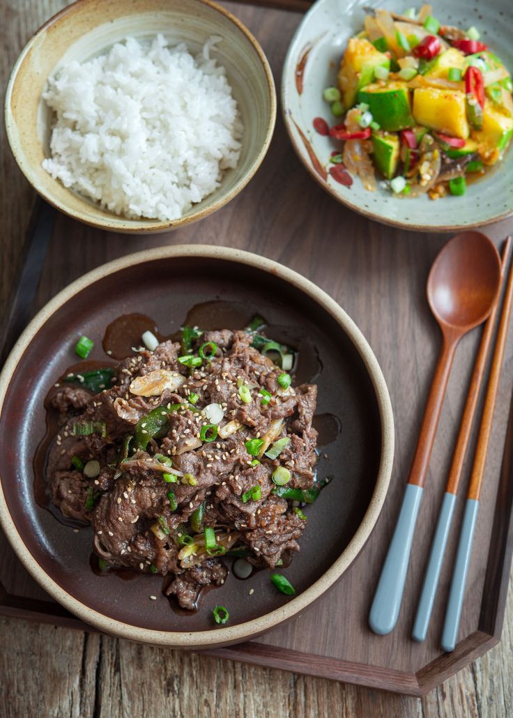 Caormenita's tweet photo. @dxsicheng gege, kangen gak sih sama masakan Korea? nih buat obatin rindu, aku bawain 𝖻͟𝖾͟𝖾͟𝖿͟ 𝖻͟𝗎͟𝗅͟𝗀͟𝗈͟𝗀͟𝗂 buat gege. di makan selagi hangat, anggap aja makannya bareng member NCT lainnya! 😺🥢 https://t.co/gDupRrUSQy