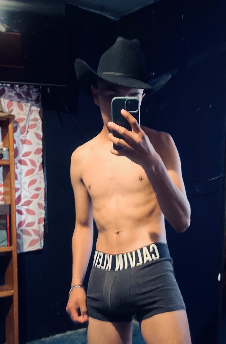 ArthurROs22's tweet photo. Con o sin bóxer? 🔥 https://t.co/XxurYwAwOw