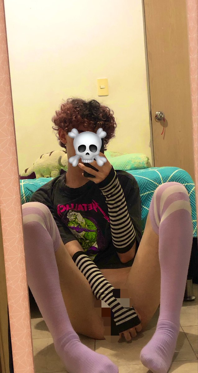 SYRIUSS101's tweet photo. Uhh…idk take this and goon to it 

Hair reveal i guess? Its porpol

#femboy #nsfw #lewd #gay https://t.co/hqrwGiafH4