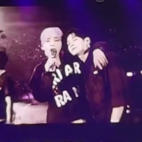 taekook𑁤 tweet media