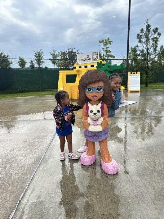 dandielayla's tweet photo. Happy belated 5th bday to my cousin Aliya, ur 5. Hope u have a great day, hope u have a great bday. Make it a good one, hope u get presents. Hope u go somewhere, ur a really good cousin. #5, #5yearsold. https://t.co/vejsFIliaM