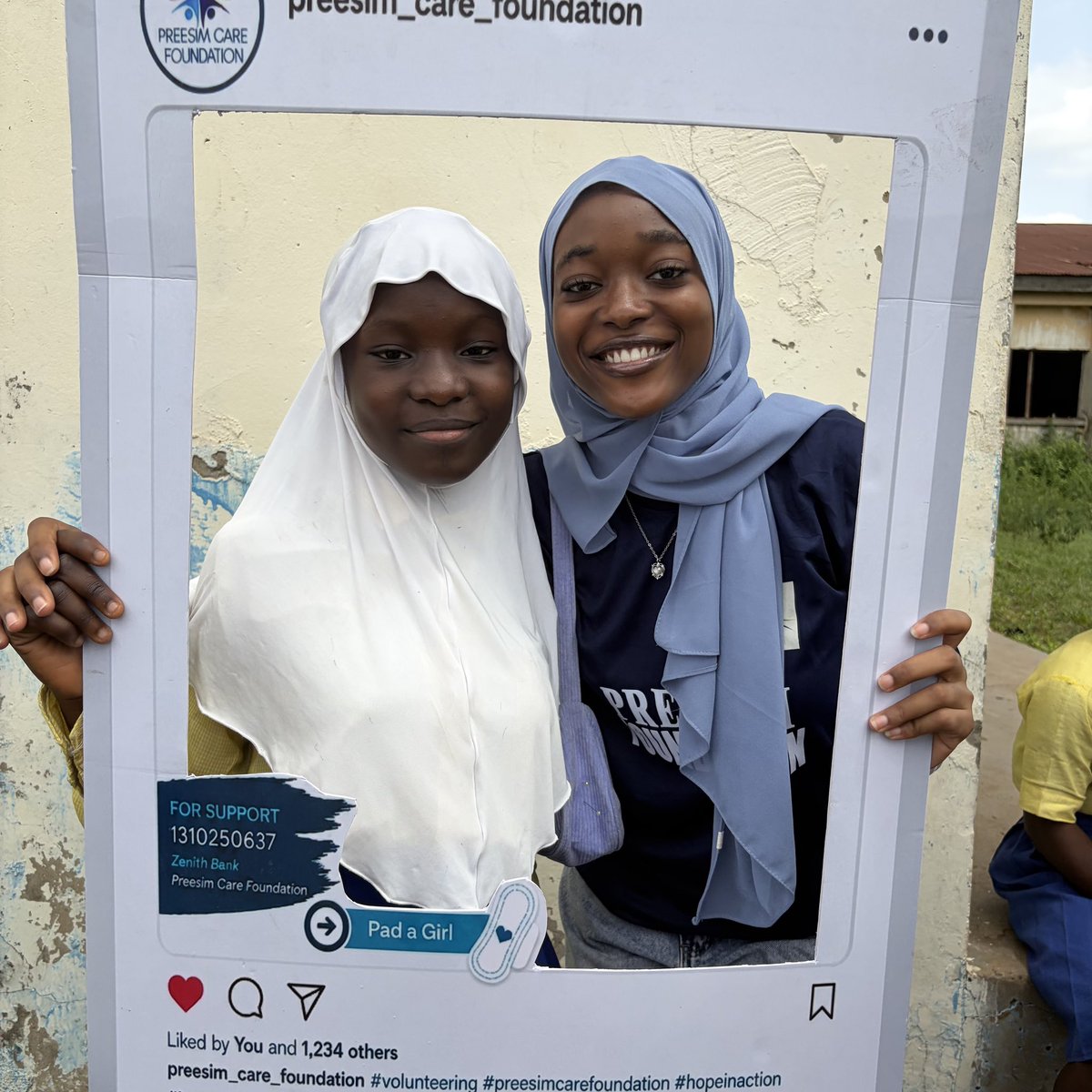 PREESIM_CARE's tweet photo. To celebrate the world Menstrual hygiene day, we partnered with @KWASUMSA__ to carry out an outreach at Government high school Malete, we were able to reach out to over 250 girls, we distributed hygiene supplies and educated them on period hygiene, https://t.co/gLpuL6v4QO