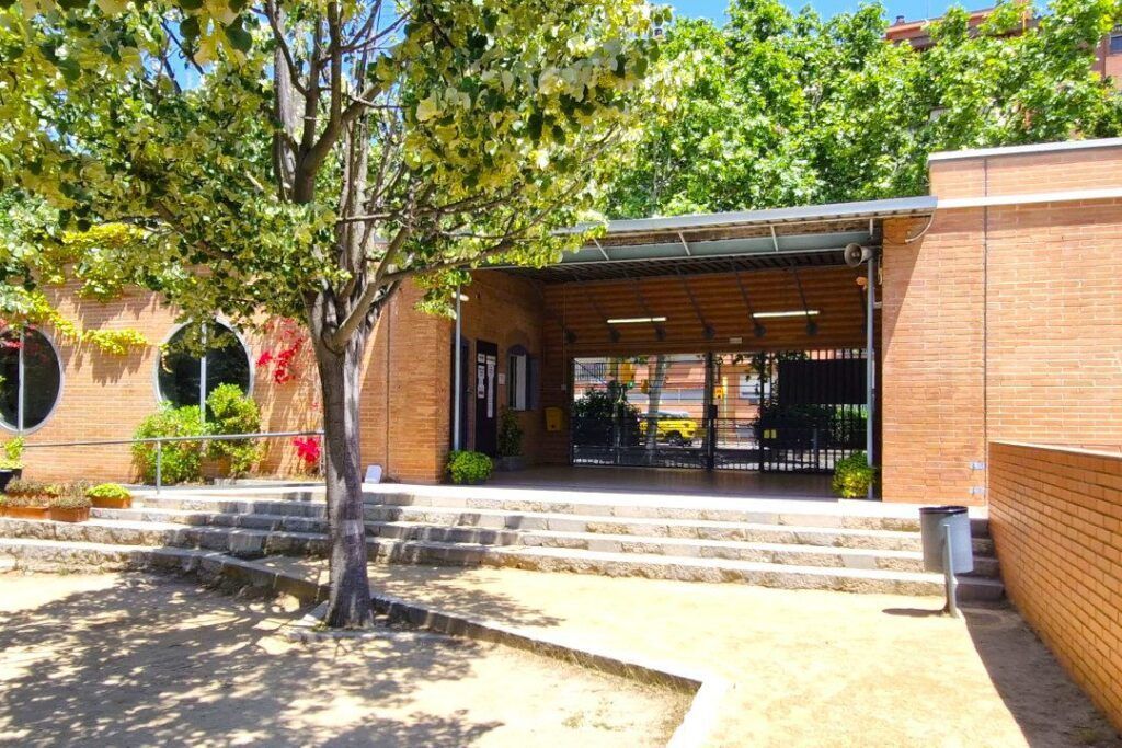 PEducacion_info's tweet photo. L’Escola Camí del Cros: la revolució educativa que transforma la complexitat en èxit
->https://t.co/pJBWm4SCQC
El centre de Mataró demostra com les actuacions d’èxit milloren els resultats acadèmics i la convivència en un entorn d'alta complexitat... https://t.co/I2Y6KZhY7j