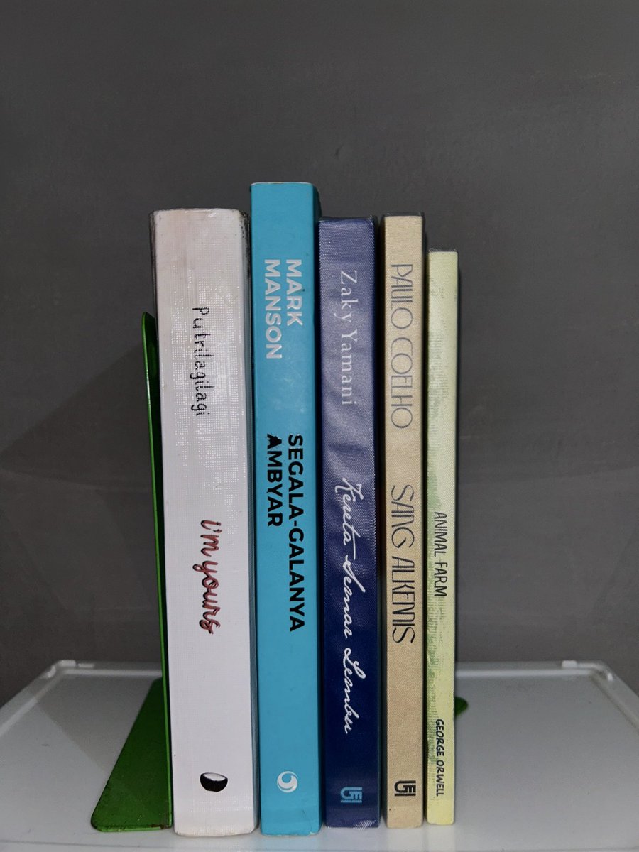vanillaeyzz_'s tweet photo. #wts preloved buku
•i’m yours
•segala-galanya ambyar
•kereta semar lembu
•sang alkemis
•animal farm

price negoin ajaa, prefer take all🌟
co by 🍊
dom manado https://t.co/vl4uSRkQCZ