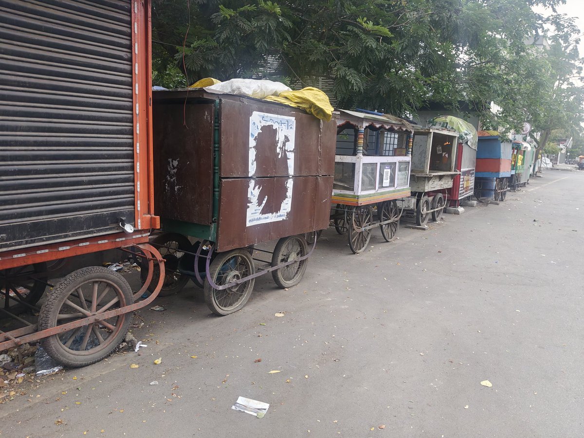 Sanjay1933135's tweet photo. @chennaicorp See the road condition! And this shops rounded up stay dogs ! Happy long this will continue! See around Thiru v ka park you will how much people are suffering! When ex Cm came to open play area near Thiru v ka school all shops removed ! Next day all shops back! https://t.co/OyQ8M5WizH