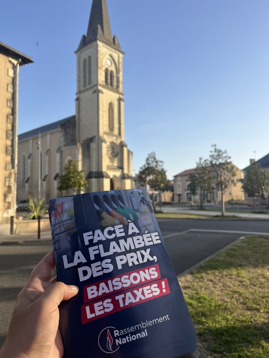 rn_aude86's tweet photo. Action 💥 sur le terrain à Nieuil-l’Espoir, près de Poitiers.
Boîtage avec l’équipe de la 2e circonscription autour de la baisse du prix du carburant, un enjeu essentiel pour le pouvoir d’achat des Français.
À l’écoute des habitants.
@RNational_off @RN86_Vienne https://t.co/rGJZqeuPY8