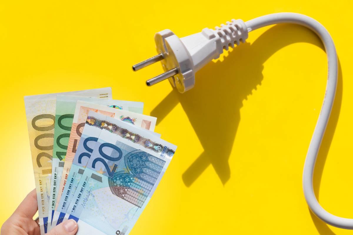 Finanz_at's tweet photo. Ab Juli 2026 fix: Haushalte profitieren von neuem Preisdeckel für Stromkosten https://t.co/fpU9i8ov3f https://t.co/x0iHFvFUnN