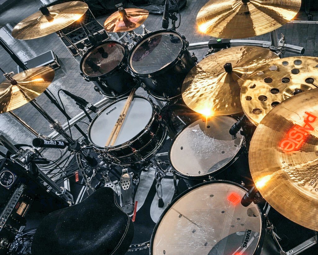 TomoDrummer's tweet photo. 今年はタムヘッドとバスドラムヘッドを一新します🥁
もっともっと太くマイク乗りのいいやつを🔥 https://t.co/Aom7Tc97xA