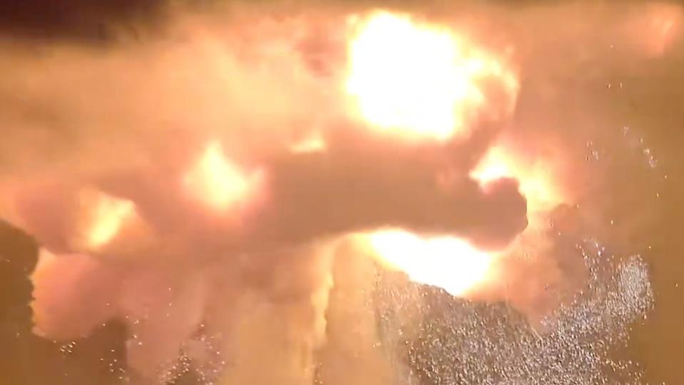 Forbes's tweet photo. Blue Origin’s New Glenn Rocket Explodes During Testing In Blow To SpaceX Rival
https://t.co/Q36caqR9Qa https://t.co/PyT6tP6ZKo
