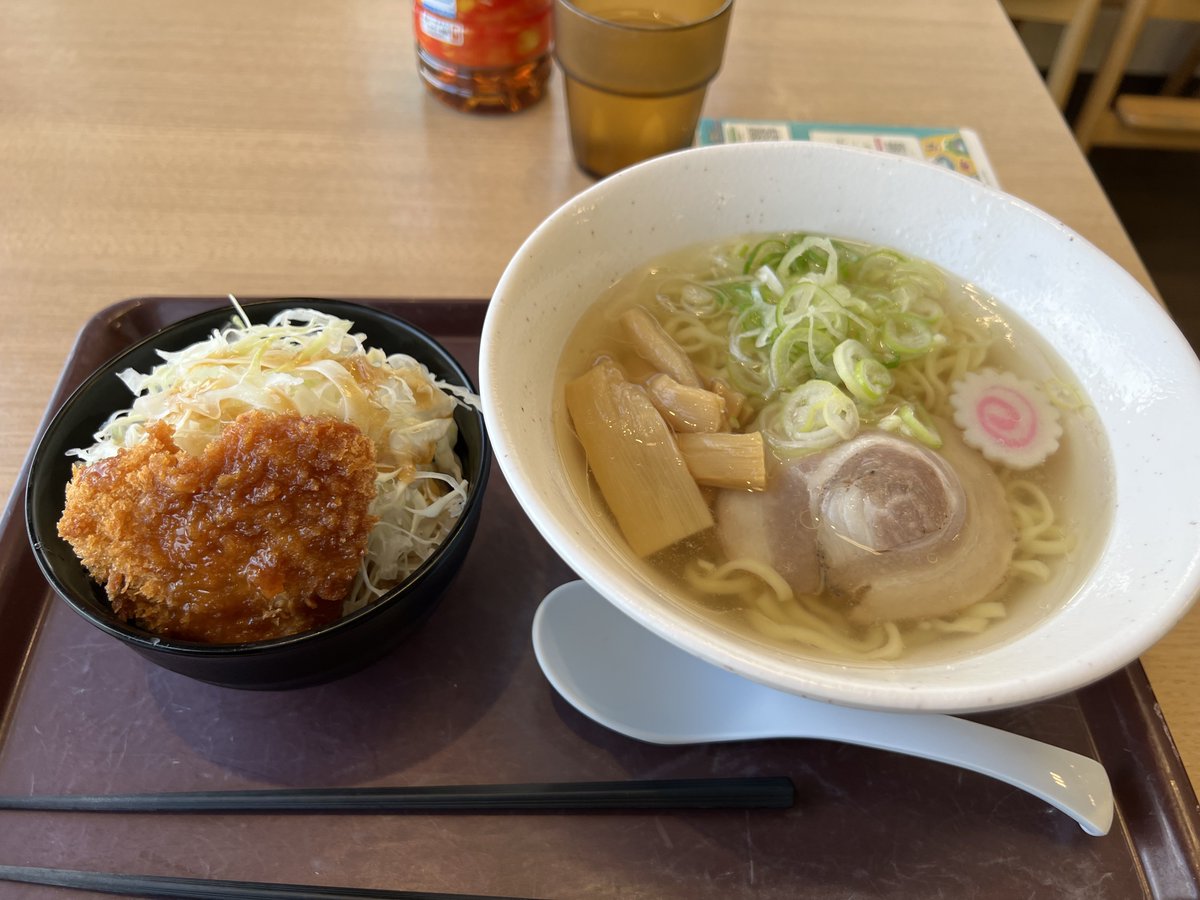 ina17b's tweet photo. 体感温度30℃の世界から13℃の世界に来た。
最高に涼しいけど、爆風で走りにくいw https://t.co/2uxhjBijhW