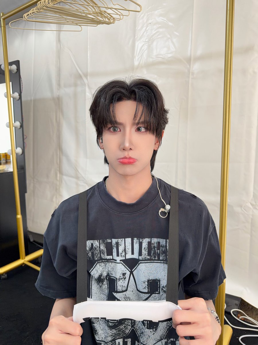 FloatNw's tweet photo. พี่สาวมาดูน้องซิ่งในไลฟ์กันด้วยน้า👉🏻👈🏻 #racebace https://t.co/dOAnZeRBFl