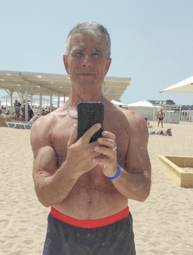 XNT7007's tweet photo. What a hunk. Let me know if you have anymore of this stud! https://t.co/dbF2ihZhAp