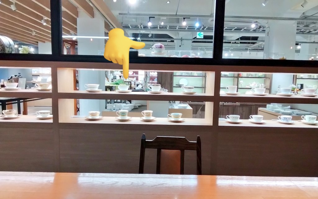 chiyosukebuchi's tweet photo. やっとノリタケにも行けました🥹
美しい茶器を眺めながらティータイム☕
カヌレのセットにしました。
温かい飲み物だとノリタケのカップでサーブしてもらえるんですが、ノンカフェインのがなくて残念🥲
ティーストレーナーとアウトレットのスープカップとプレートをお迎えしてきました🙌ホクホク https://t.co/ZlyFFmpKzf