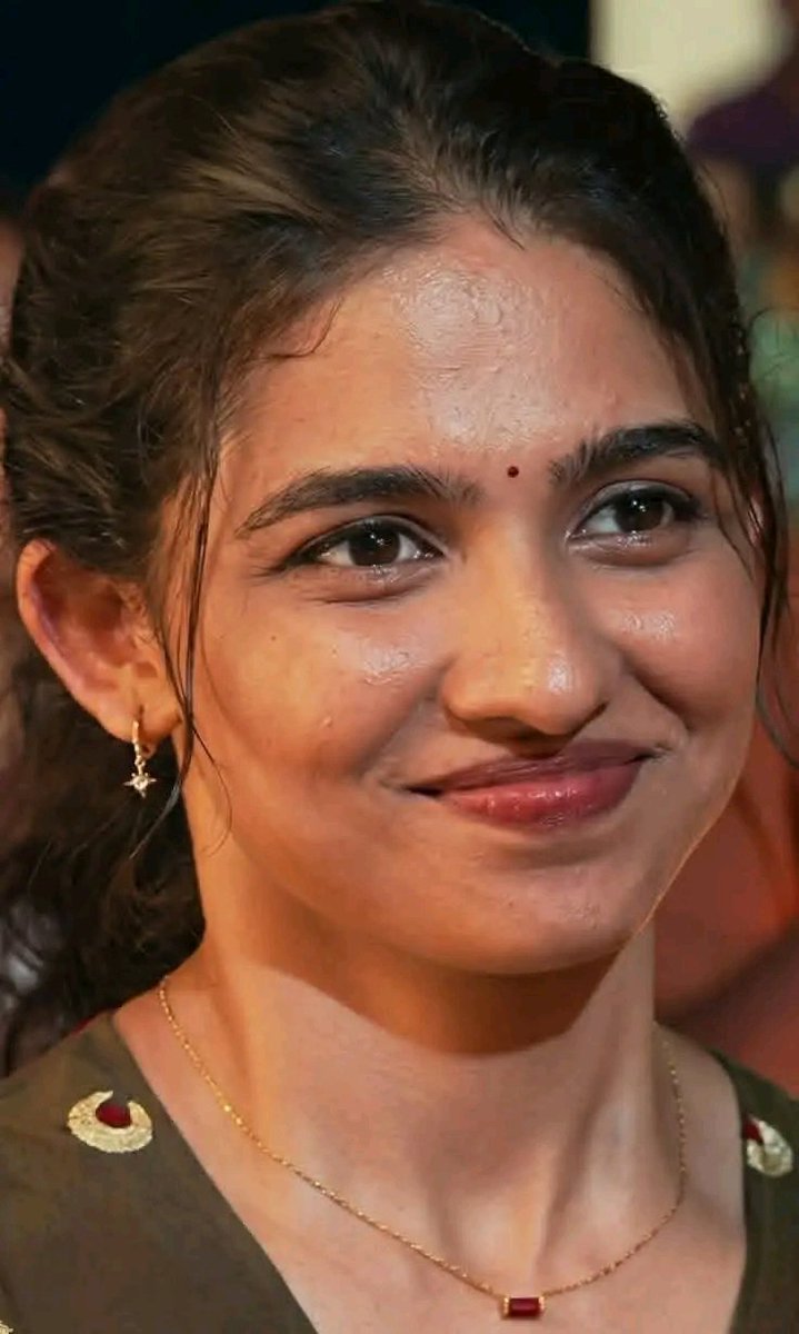 disha_femi's tweet photo. Bull's mom: En Paiyan rmba decent

My mindvoice: Mood vantha unnya amma nu kuda pakkama ungala pachaiya thittikite ena o*mba viduvan Ivana decenta

Bull's mom: He is very hygiene

Me(mv) : Unga aluku pantiesa monthu parthutu enna s*othadipan Ivan hygiene aa

Me: Ama aunty https://t.co/0L699tCl3Y