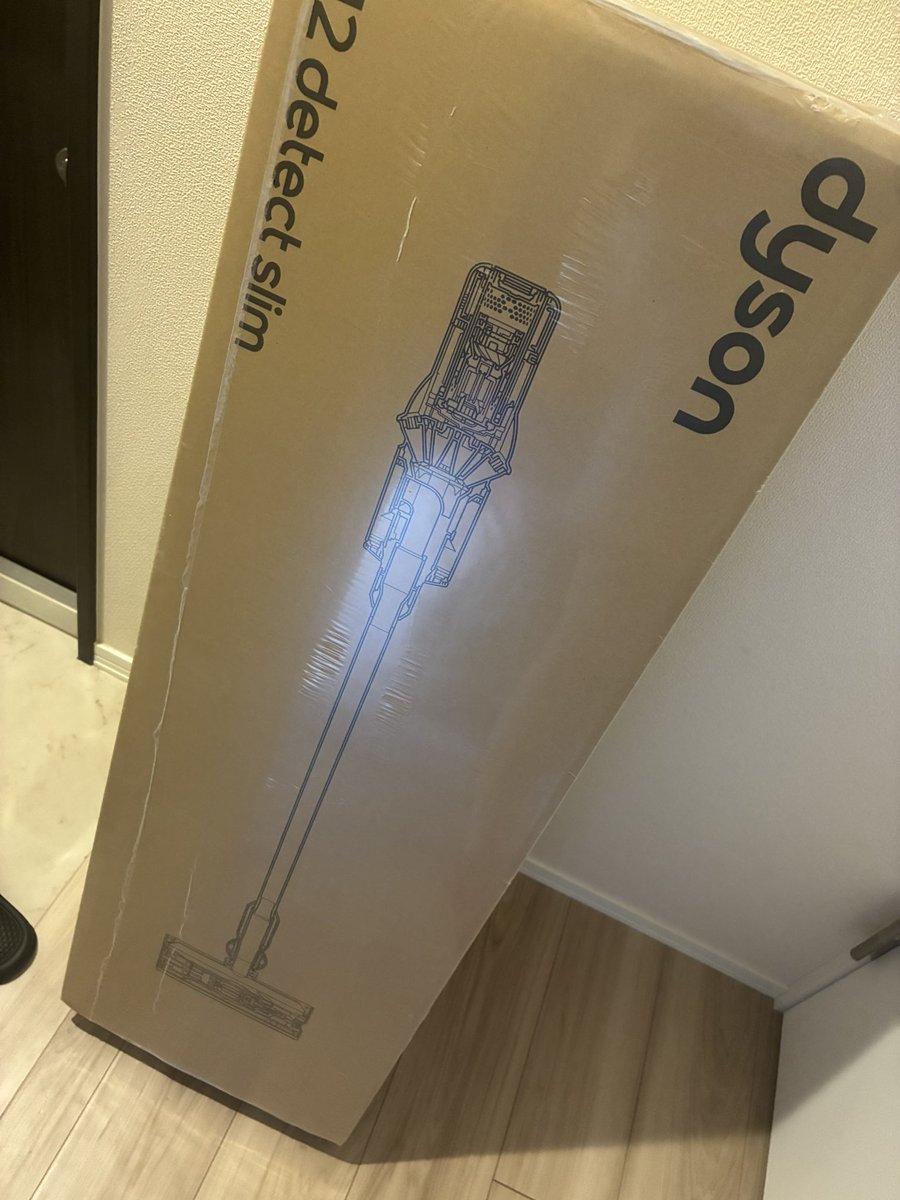charo2806's tweet photo. dysonの掃除機買っちゃった https://t.co/NecUlShzwM