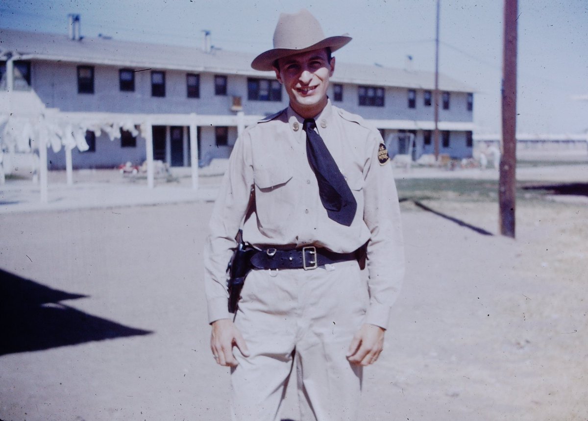 BrandonVukelich's tweet photo. @PalmerLuckey My grandfather serving in San Diego circa 1950. https://t.co/lIsY2FiDPC