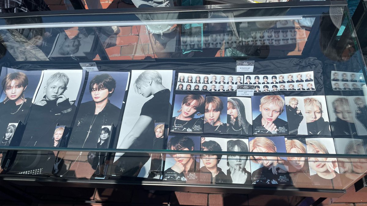 the_shineeview's tweet photo. グッズ❣️
紙物のビジュえぐい❣️
クロックは思ったよりちいさめ❣️
ぬいは思ったよりむっちりしててかわいい❣️ https://t.co/KkktOwOI2v