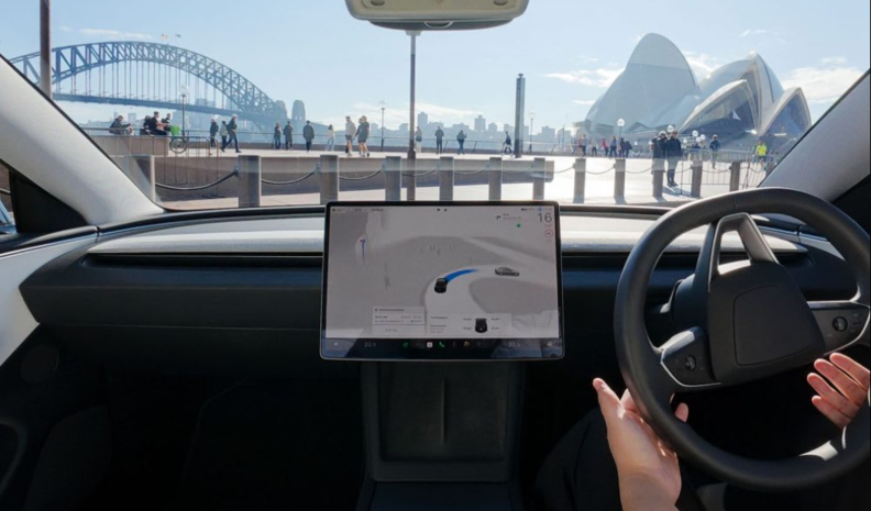 Tslachan's tweet photo. $TSLA
[호주에서 FSD V14 출시 준비를 위한 움직임]

Model Y L 차량을 포함해 최근 Model 3/Y 신차를 구매한 호주 오너들은 1달 가까운 시간 동안 FSD 업데이트를 받지 못하고 있음

표면적인 이유는 펌웨어 이슈로 인해 설치가 지연되고 있다는 것이지만, 직원들과 대화에서 들은 내용 및 여러 정황을 볼 때 그들은 내부에서 V14 빌드를 테스트하고 있고 이것이 배포를 시작하는 시점까지 신규 차량에 대한 FSD(V13) 업데이트를 하지 않고 있는 듯함

정리하자면, 근시일 내에 호주에 V14가 출시될 것으로 예상(V13 종료)되고, 다음달 V14 라이트 버전도 출시가 기대되기 때문에 여러모로 타임라인이 잘 맞는 것처럼 보임!