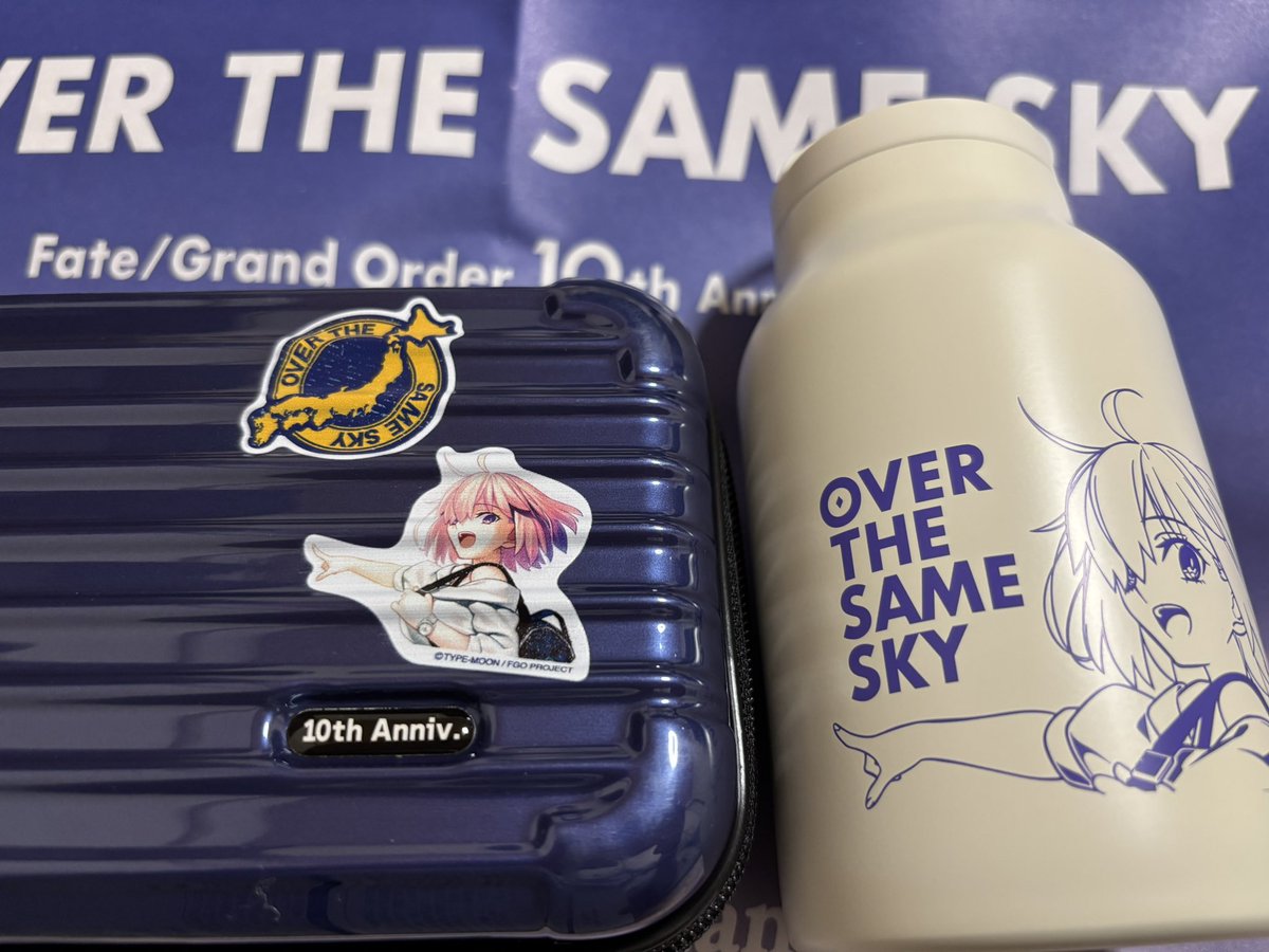 kinn_GrandOrder's tweet photo. グッズ届いた〜
クッション紙が全部OVER THE SAME SKYになってるのいいね https://t.co/2L4N9alzVb