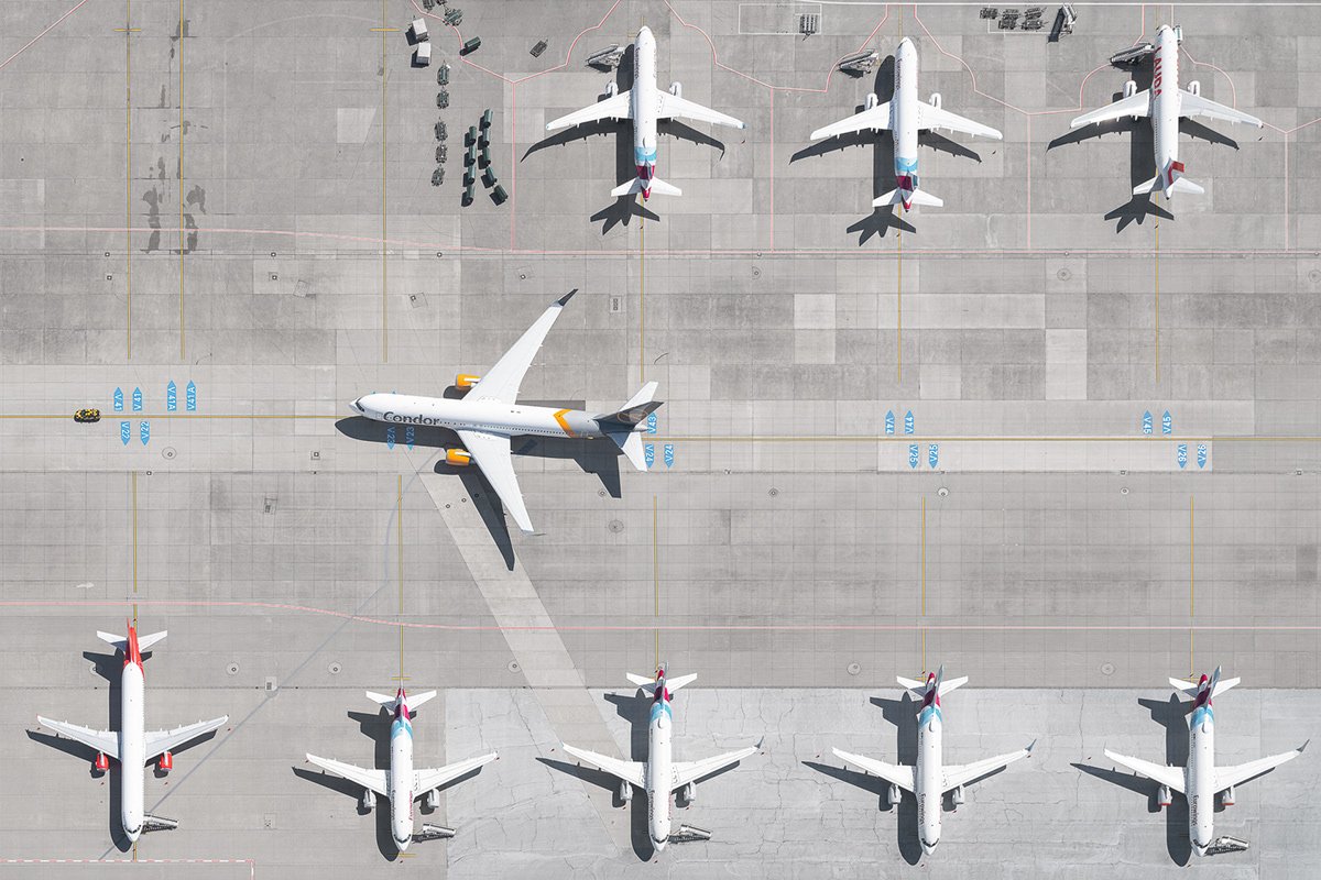 FigsFromPlums's tweet photo. AIRPORTS - Photography by Tom Hegen https://t.co/jfoIHDYFCL