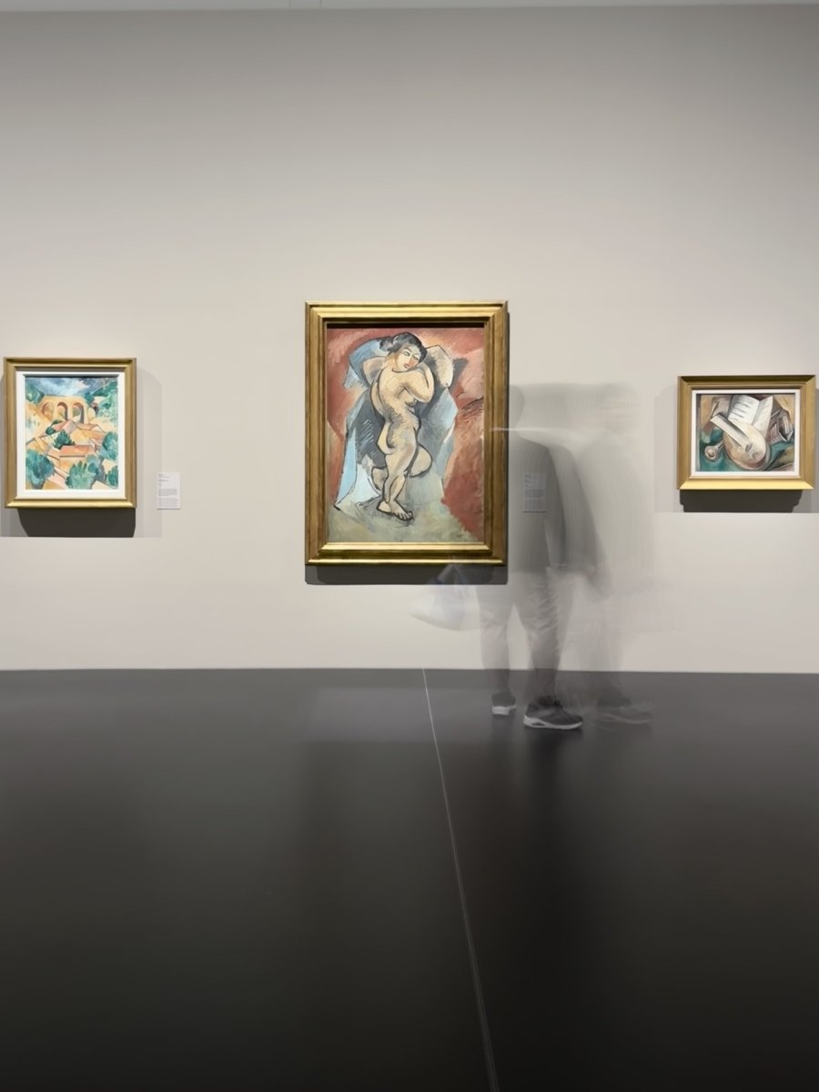 youthful_museum's tweet photo. 화제의 퐁피두 한화 우아미와 곡선미가 대단하셔,,
작품을 담는 집(미술관)답게 잘 어울리게 만들었다. https://t.co/PHWh5MMgay