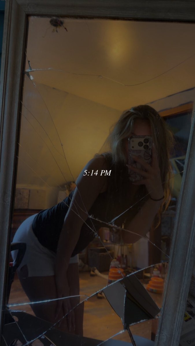 sadies88's tweet photo. would you open my snapchat? 🫣👀 https://t.co/6od7fnU30w