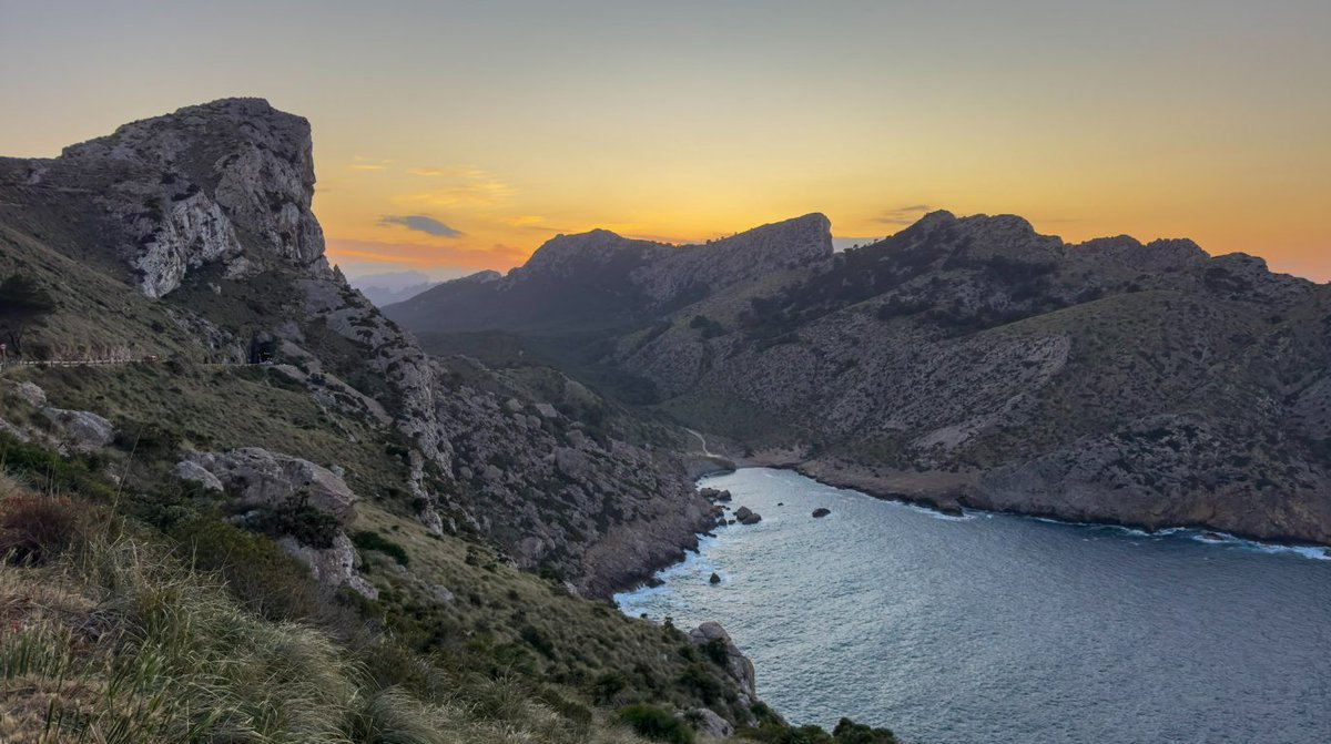 RiscBal's tweet photo. 🌍Tecnologia geoespacial al servei del patrimoni cultural!
Des de @riscbal desenvolupam el projecte #Georutes, impulsat pel el @ConselldeMca, per digitalitzar i posar en valor el patrimoni de la Serra de Tramuntana mitjançant eines geogràfiques i continguts digitals interactius https://t.co/d5sjGy6wRy
