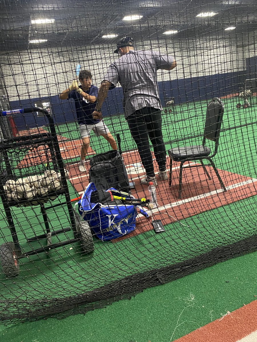 matsonnathan5's tweet photo. Coach Jose Briceno set some time aside to work with me tonight out in AZ. Always look forward to working with him while Iβm in townβ¦thanks coach!
Ready for some games and my first 1 on 1 college workout at Paradise Valley CC!
Hungry! #attackthesummer https://t.co/v79OLJtqd7