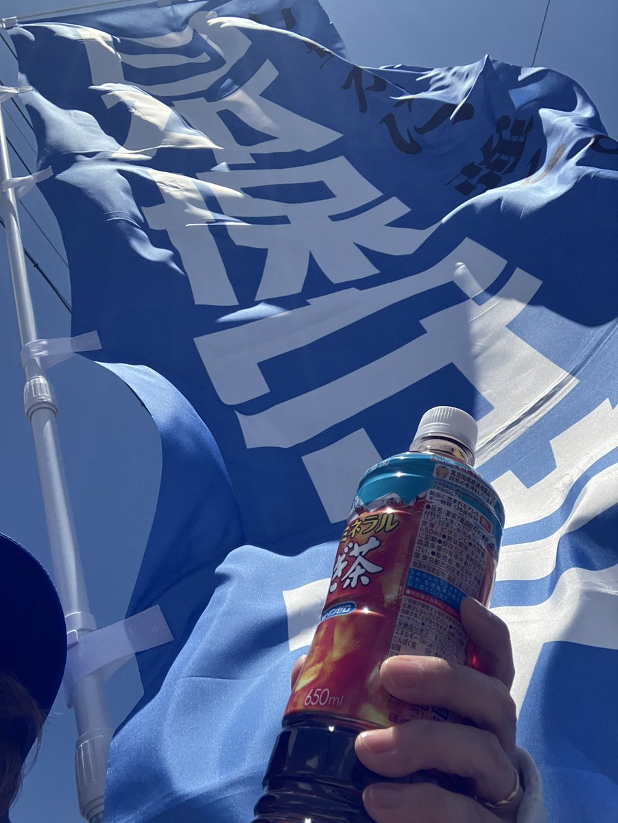 fWbmMbgbnG77889's tweet photo. 保守党チーム信州🌳中信　松本市並柳🚥

旗見せ中、すごく嬉しいことがありました💙
かっこいいお兄さんが、チーム信州のXの告知を見て、わざわざ差し入れを持って来てくださいました🙇‍♀️🙇‍♀️

外国人問題を深刻に考えておられる若い方とお話しする事が出来て、今日ここで旗見せして良かったです🍀💙🩵 https://t.co/Xs9WvbZSBc